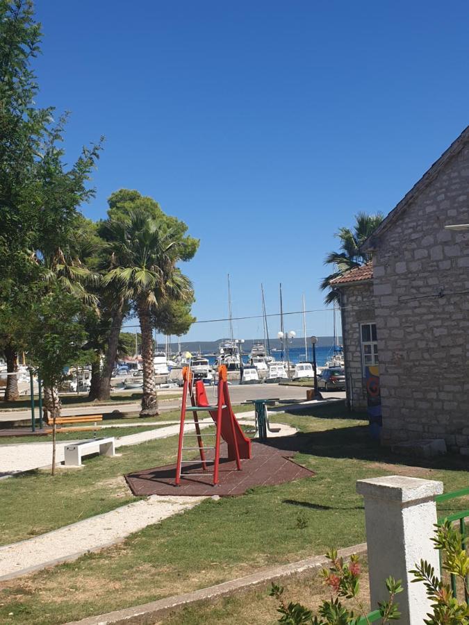 Apartments Martinovic By The Sea Kukljica Buitenkant foto