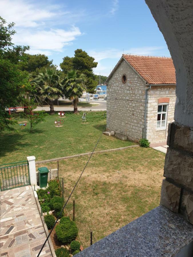 Apartments Martinovic By The Sea Kukljica Buitenkant foto