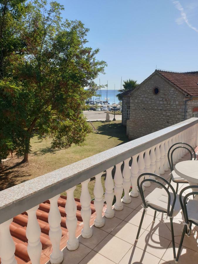 Apartments Martinovic By The Sea Kukljica Buitenkant foto